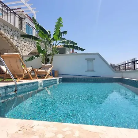 Holiday home Havuzlu Tas Ev Cesme