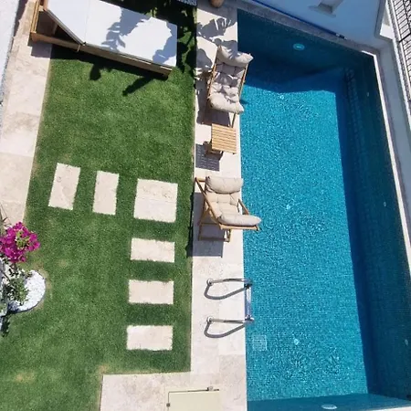 Havuzlu Tas Ev 펜션 Çeşme